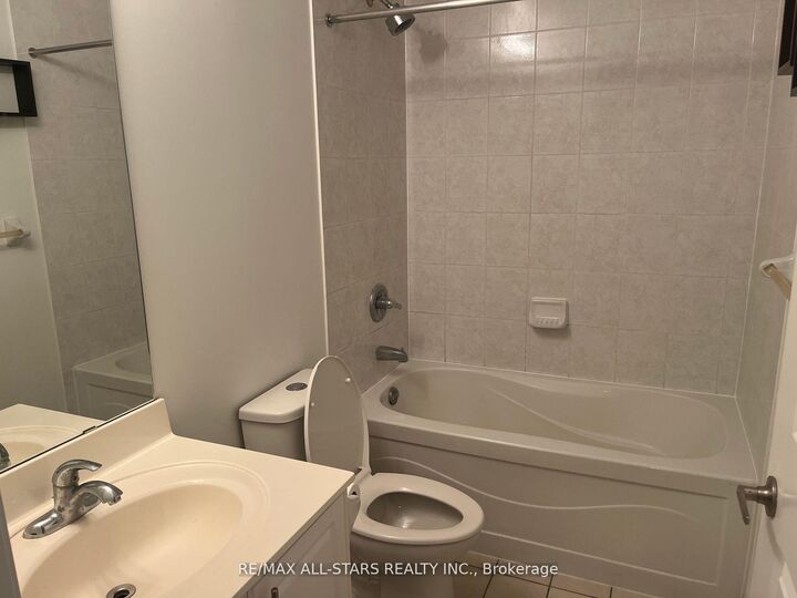 Photo de la propriété: 133 Wynford Drive 305 ON M3C 0J5