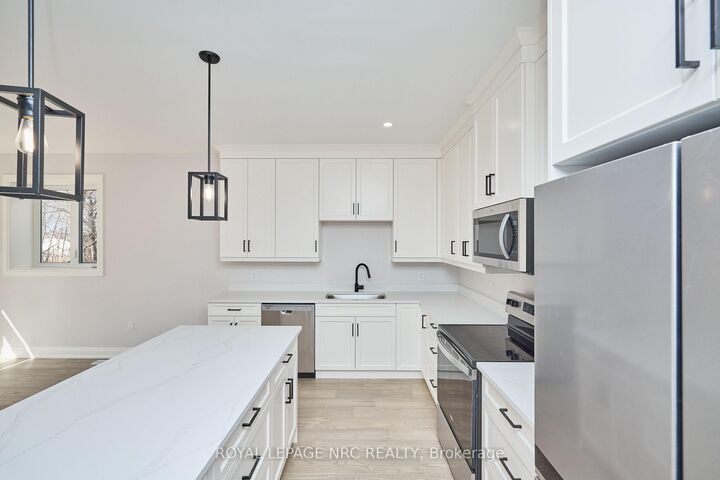 Property Photo: 196 Hodgkins Avenue ON L2V 0M6