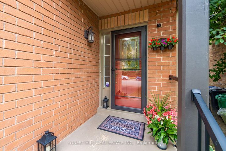 Property Photo:  92 Senator Way  ON L7E 2S6 