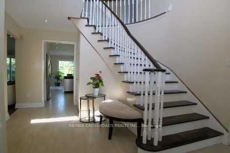 Property Photo:  32 Kew Gardens  ON L4B 1R5 