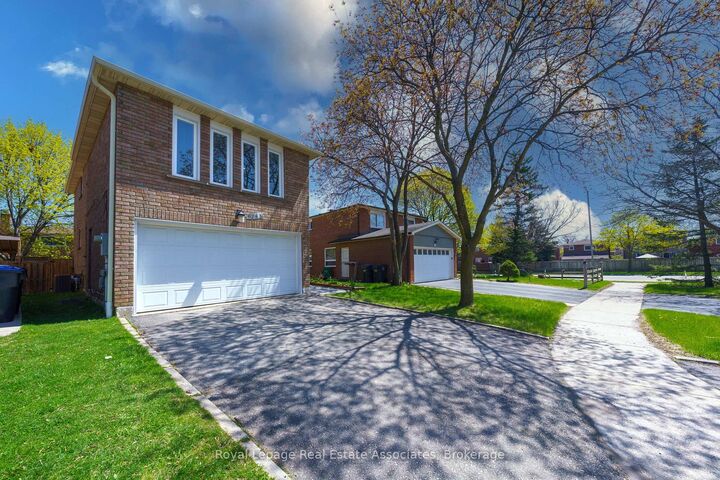 Property Photo: 6763 Dolmage Court ON L5N 4V9