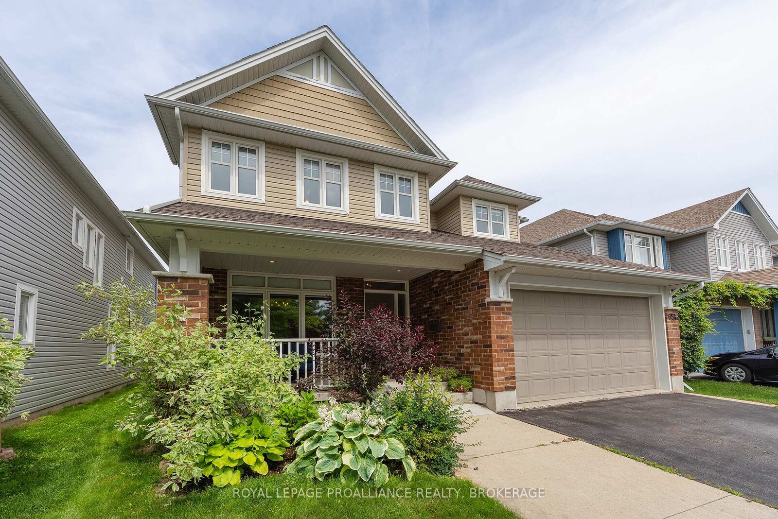Property Photo:  654 Fieldstone Drive  ON K7K 0C6 