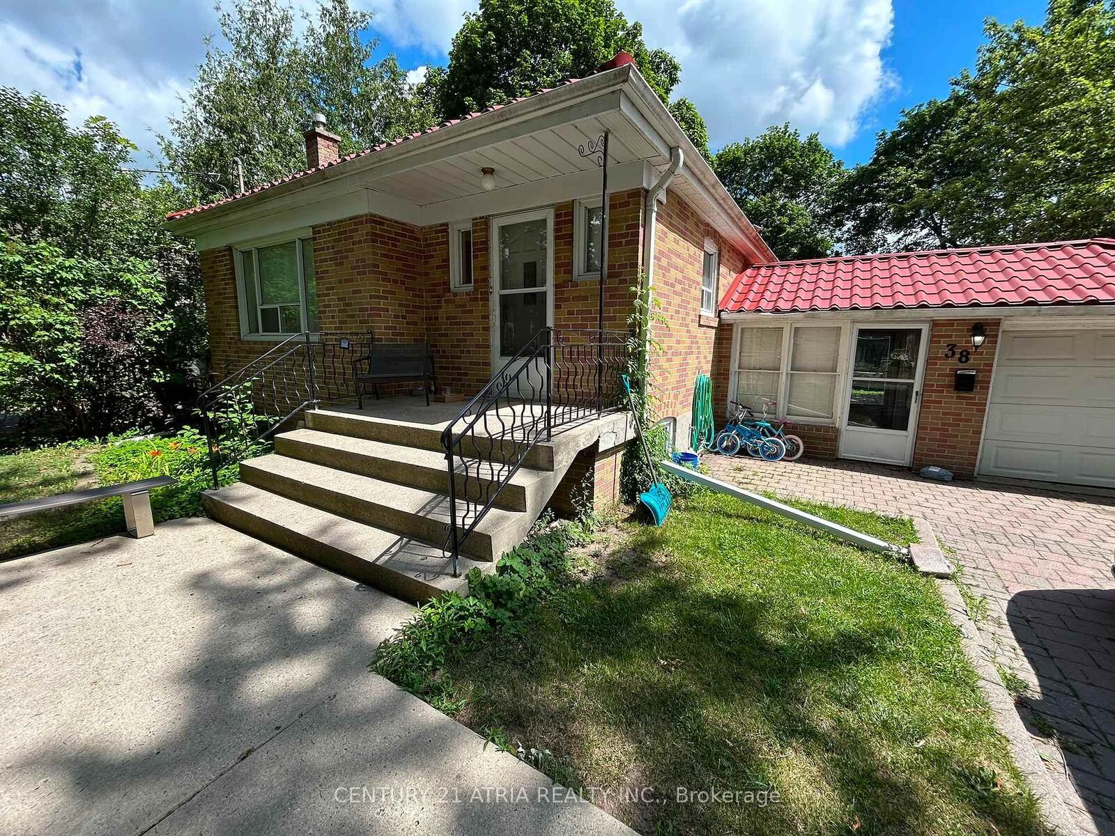 Property Photo:  38 Harding Boulevard Main  ON L4C 1S8 