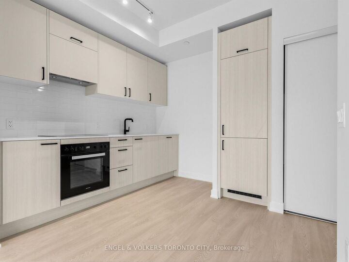 Property Photo:  1 Quarrington Lane 1418  ON M3C 0S4 