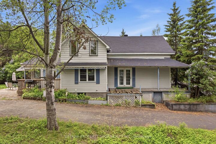 Property Photo:  2025 Albert Street  ON K4K 1K4 