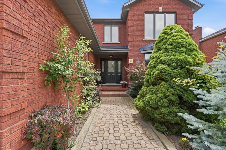 Property Photo:  42 Fox Run  ON N3R 7R7 