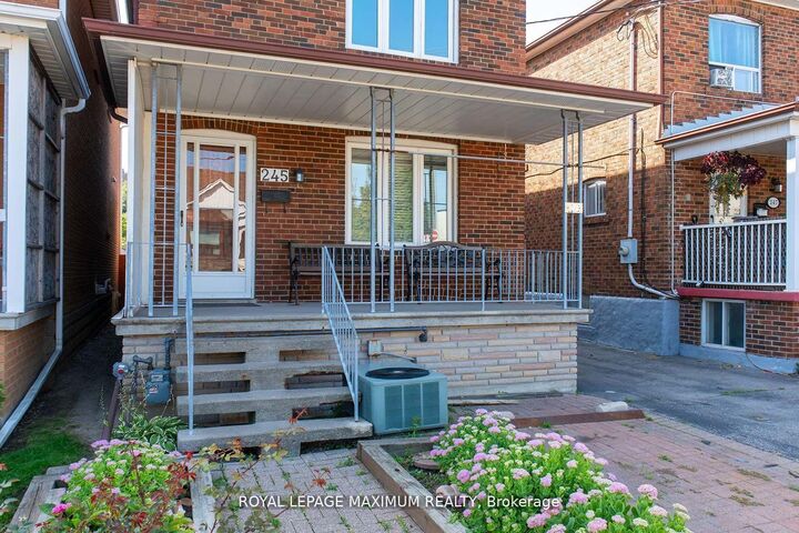 Property Photo:  245 Belgravia Avenue  ON M6E 2M9 