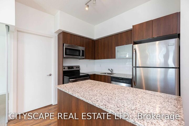 Property Photo:  55 East Liberty Street 1912  ON M6K 3P5 