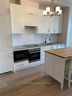 Property Photo:  23 Glebe Road S 1017  ON M5P 0A1 