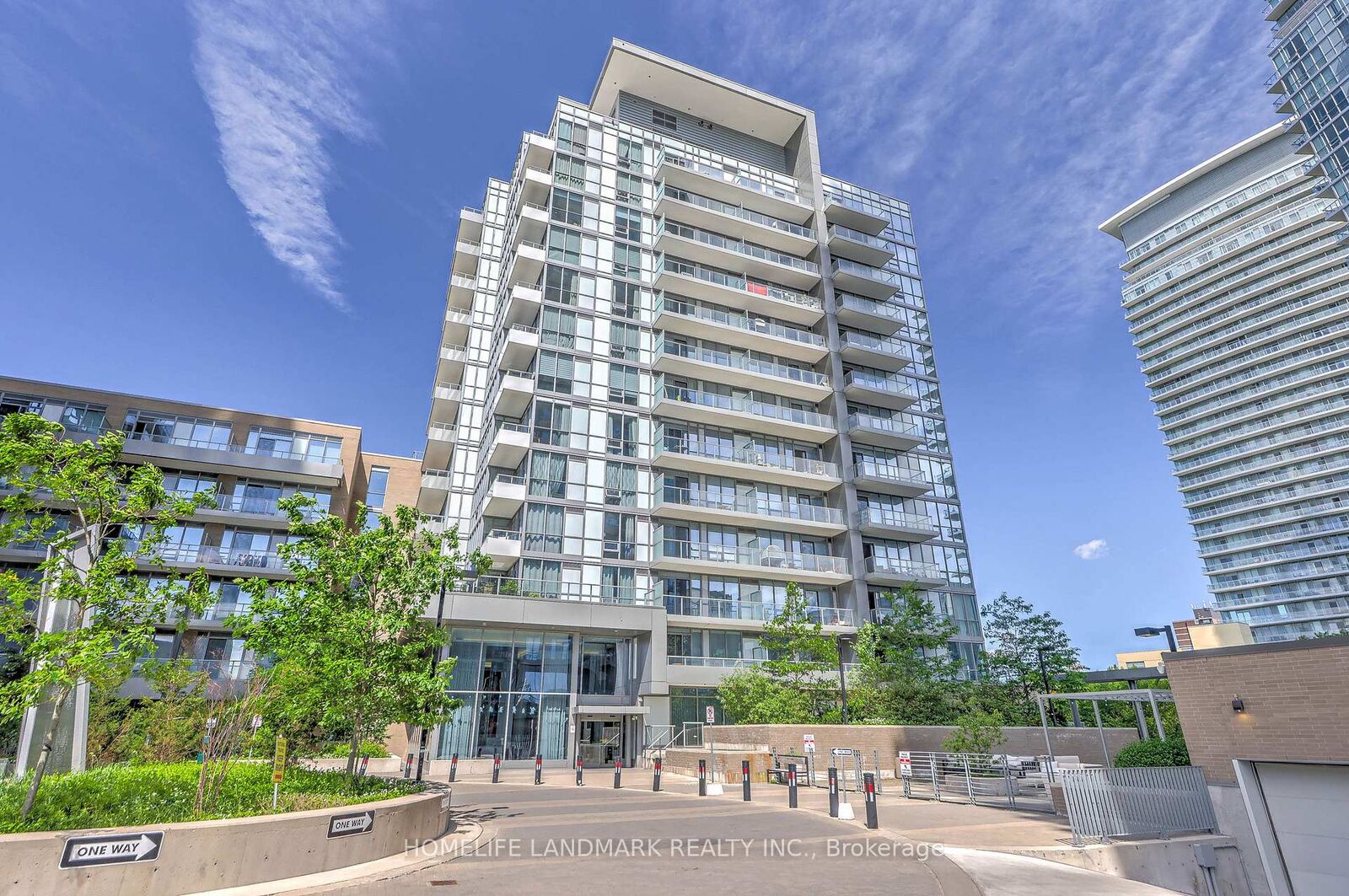 Property Photo: 52 Forest Manor Road 1011 ON M2J 0E2