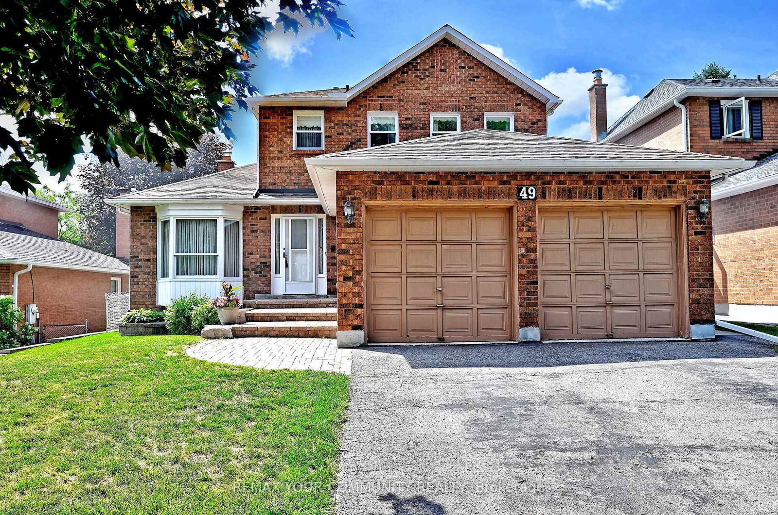 Property Photo:  49 Tribbling Crescent  ON L4G 4W7 