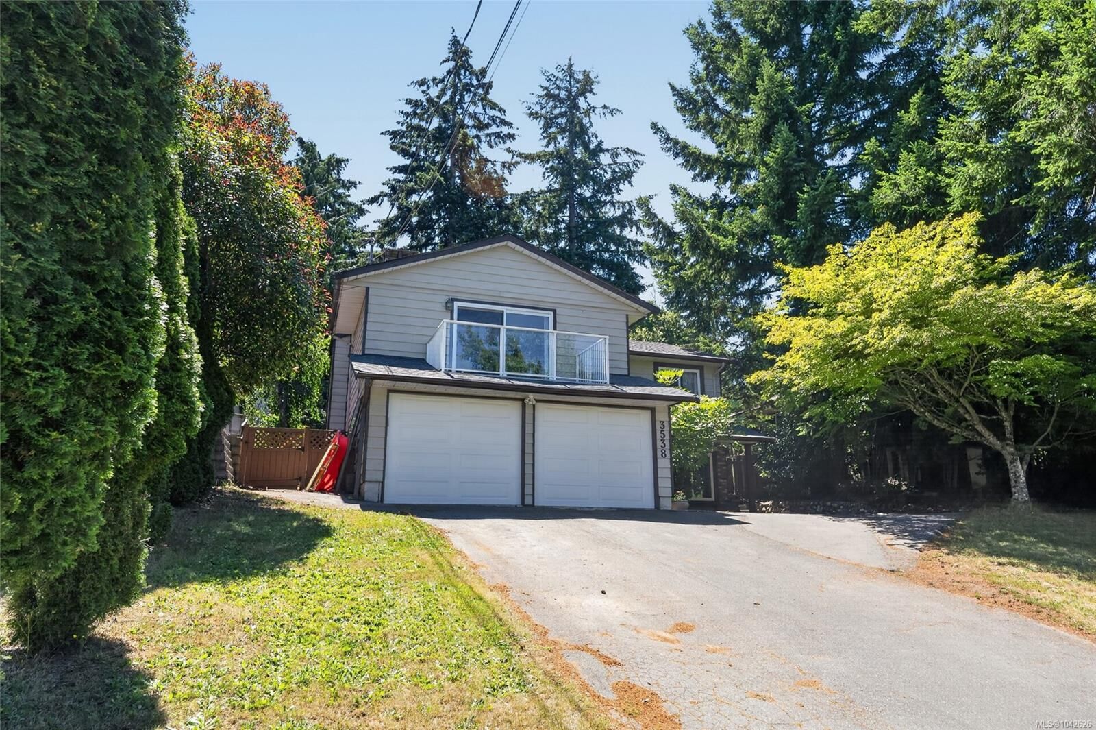 Property Photo: 3538 Fairview Dr BC V9T 4R6