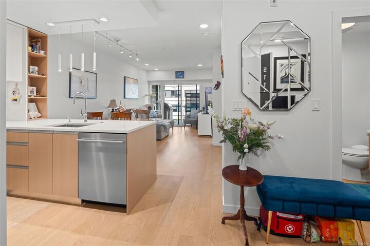 Property Photo: 1033 Cook St #511 BC V8V 0E1