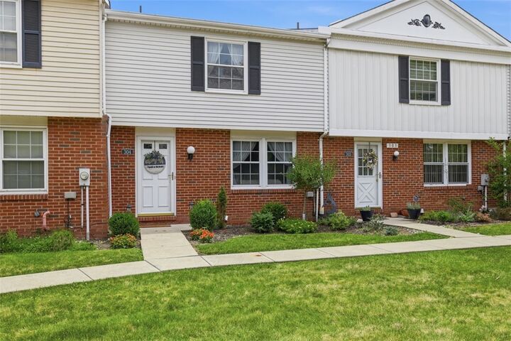 Property Photo: 304 Countryside Dr PA 15136