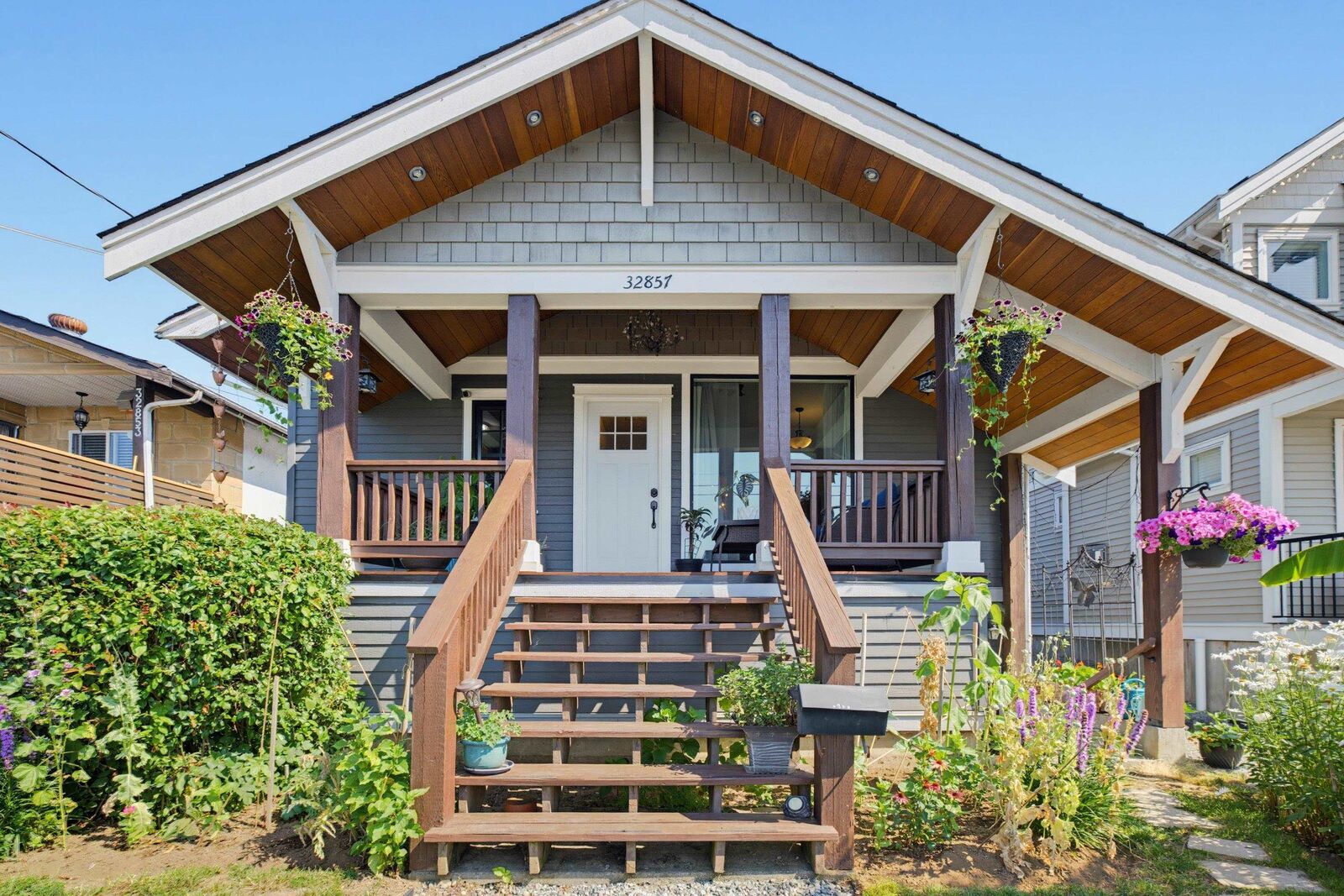 Property Photo: 32857 3rd Avenue BC V2V 1M9