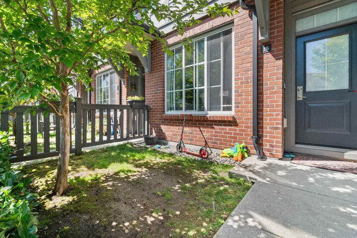 Property Photo: 30989 Westridge Place 15 BC V2T 0E7