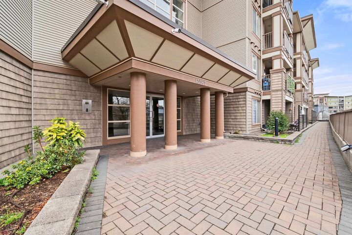 45567 Yale Road 209 — photo 1