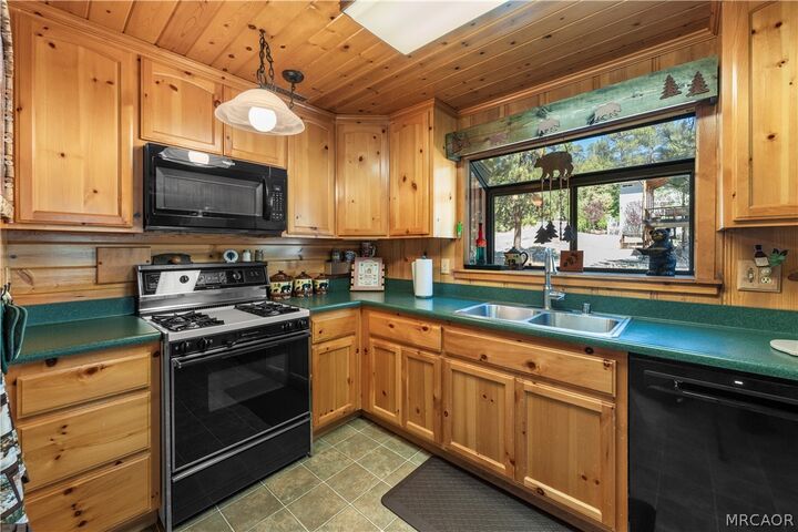 Property Photo:  39625 Flicker Road  CA 92333 