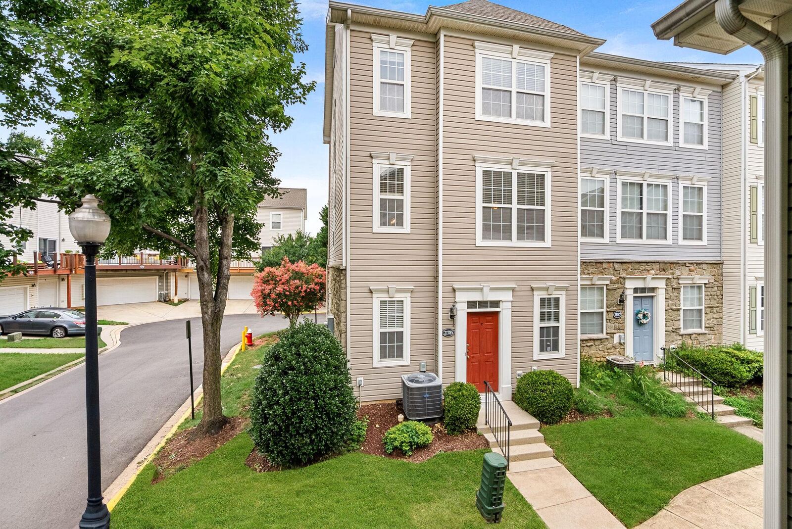 Property Photo: 21785 Dragons Green Square 21785 VA 20147