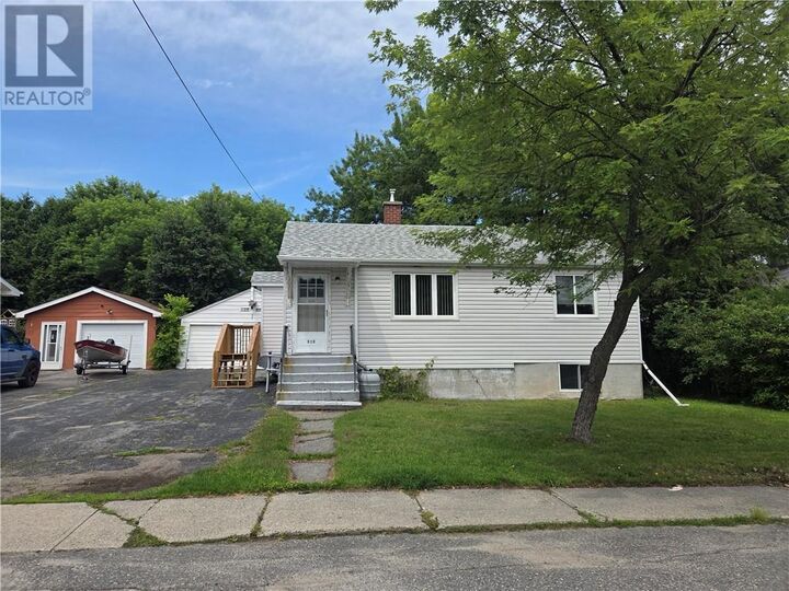 Property Photo:  212 Second Avenue  ON P3Y 1M2 