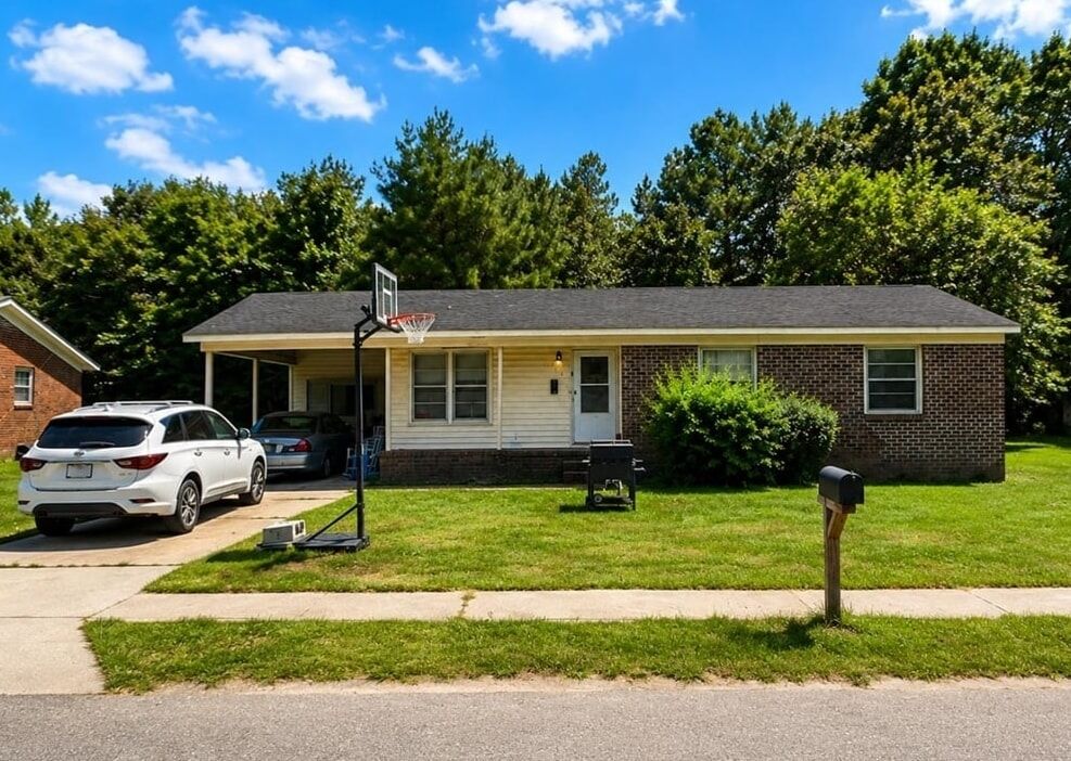 Property Photo:  215 Huggins St  SC 29571 