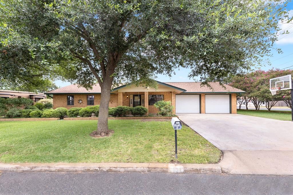 Property Photo:  101 Grothe St  TX 78624 