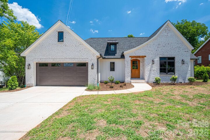 Property Photo:  526 N Aspen Street  NC 28092 