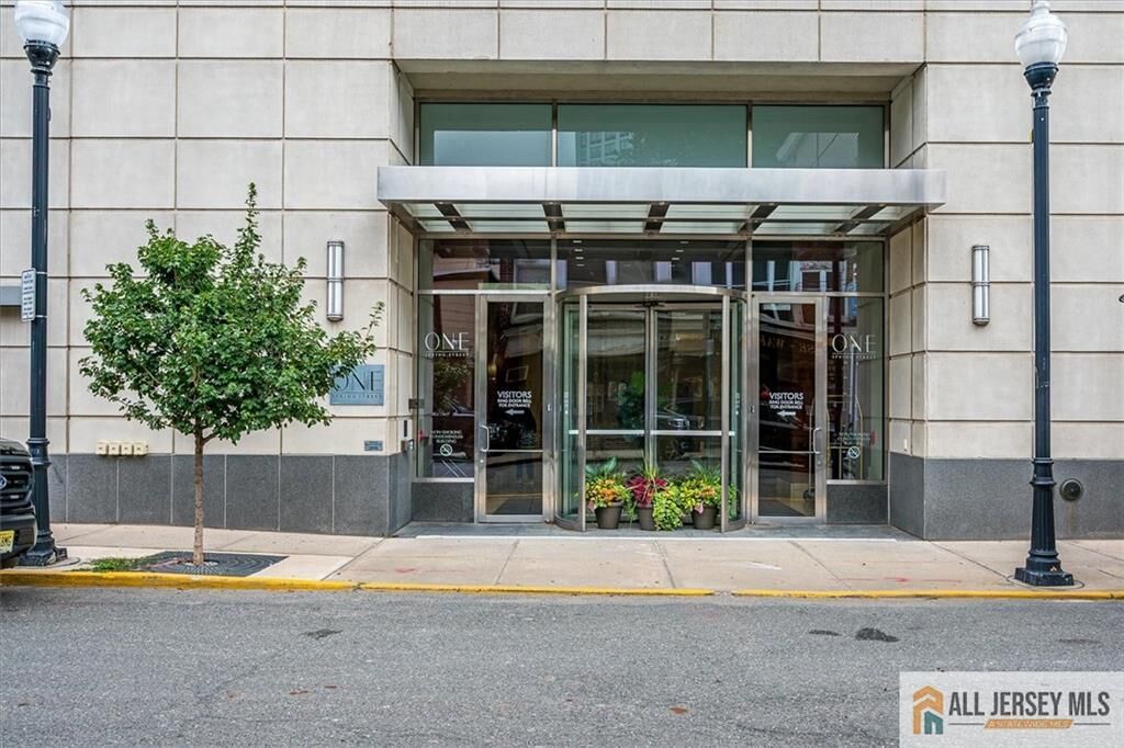 Property Photo: 1 Spring Street 1405 NJ 08901