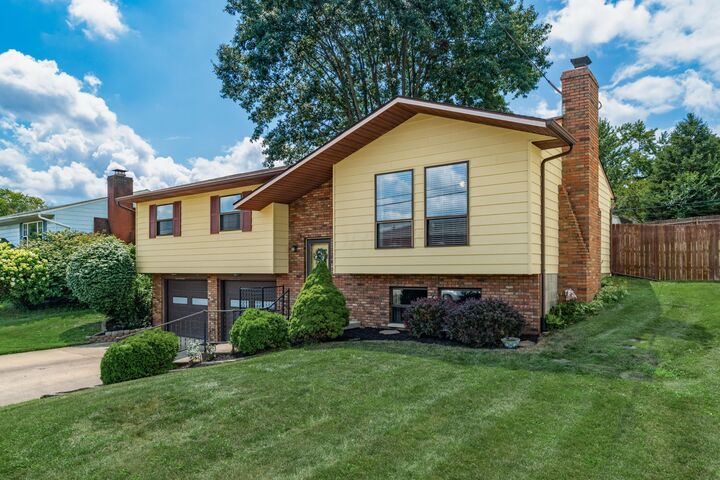 Property Photo:  137 Whittier S Drive  OH 43130 