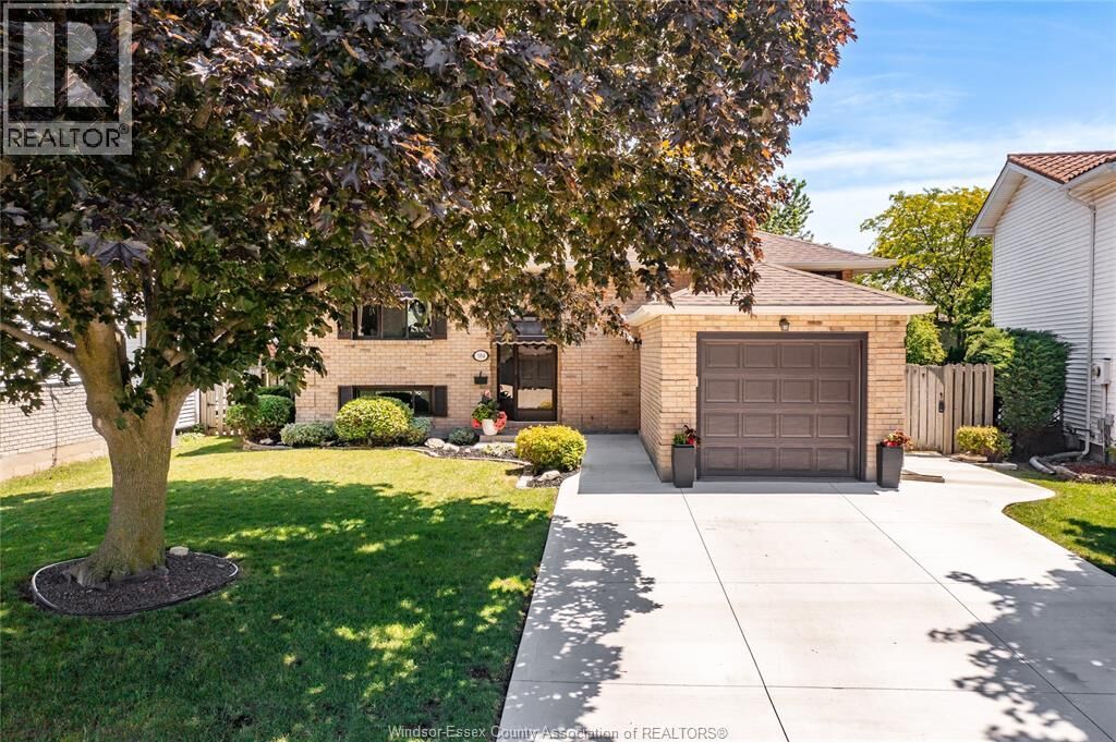 Property Photo: 384 Amberly Crescent ON N8N 3M3