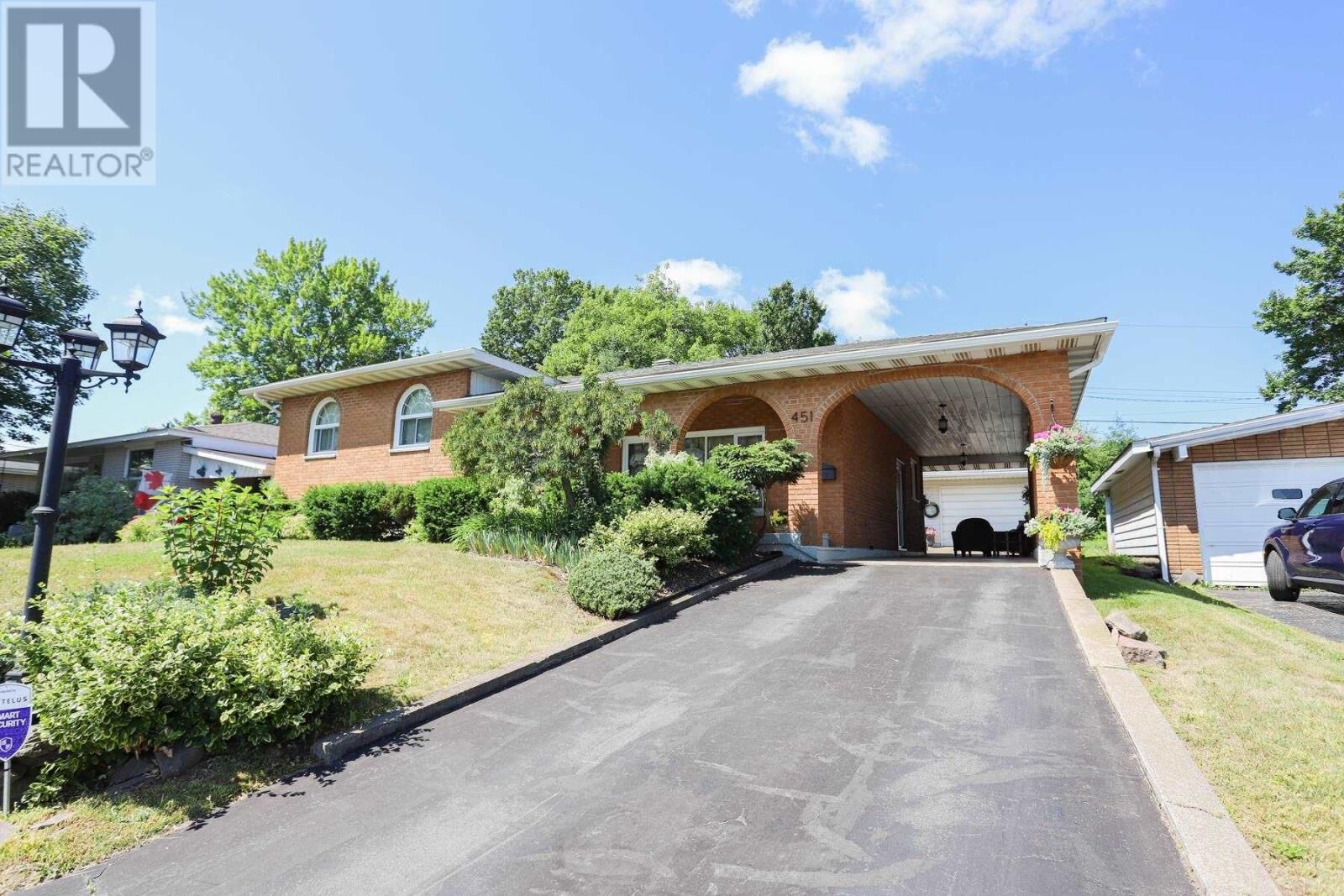 Property Photo:  451 Shannon Rd  ON P6A 4K9 