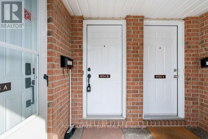 Property Photo:  6754 Jeanne D'Arc Boulevard North B  ON K1C 6E9 