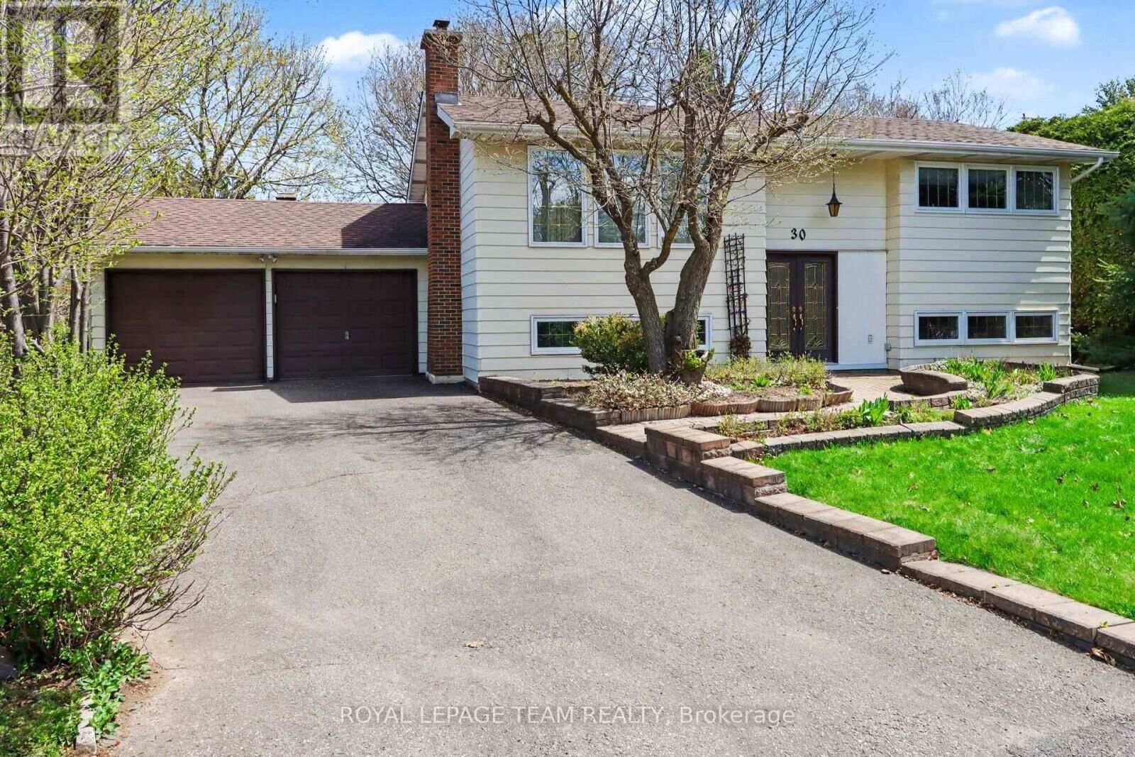 Property Photo: 30 Juniper Court ON K2E 5M6