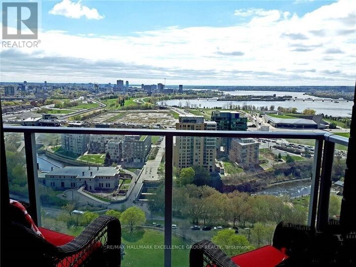 Property Photo:  428 Sparks Street 1904  ON K1R 0B3 
