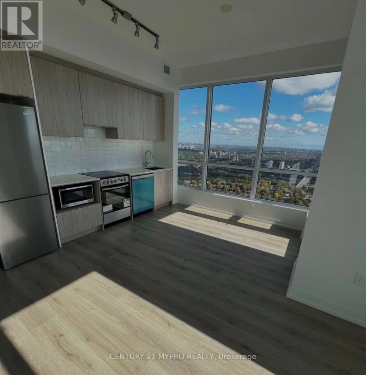 Property Photo: 395 Bloor Street East 2008 ON M4W 0B4