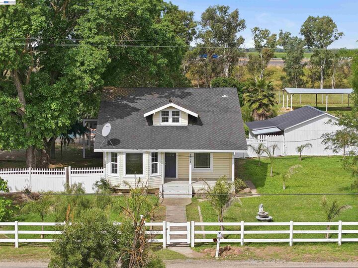Property Photo: 3015 Point Pleasant Rd CA 95757