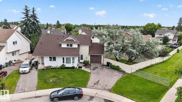 Property Photo: 9503 180A Street NW AB T5T 2Z4