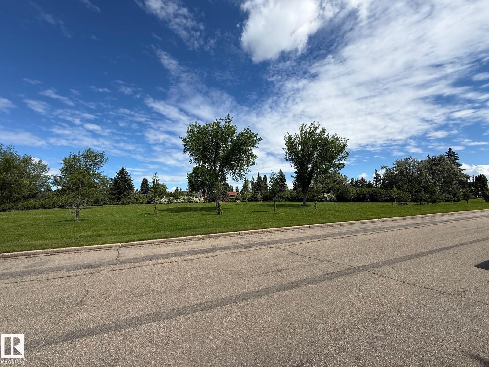 Property Photo:  23 A Westbrook Drive NW  AB T6J 2C8 