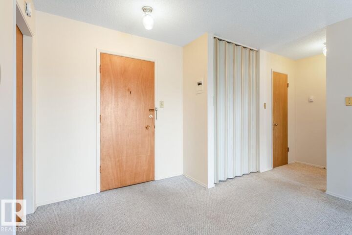 Property Photo: 11045 132 Street NW 302 AB T5M 1E4