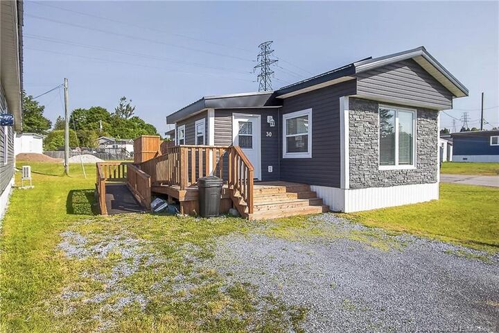 30 Violet Street — photo 1