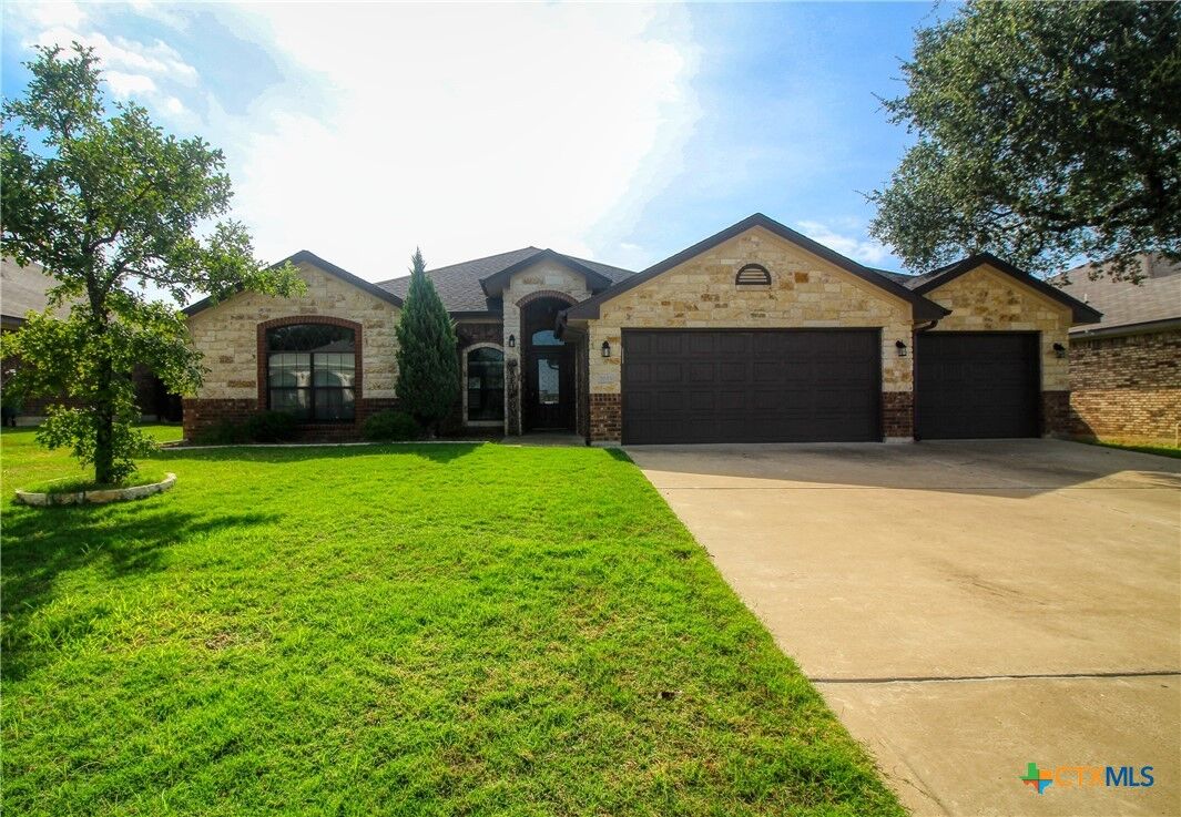 Property Photo:  2033 Cork Oak Drive  TX 76548 