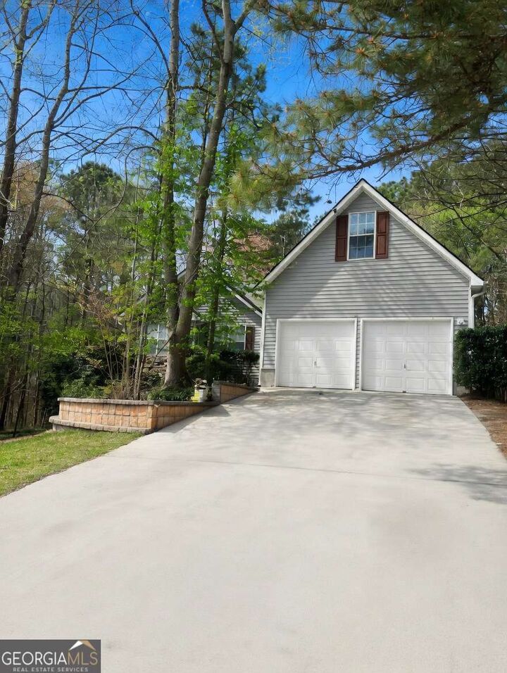 Property Photo: 2072 Amberly Crossing Lane GA 30019