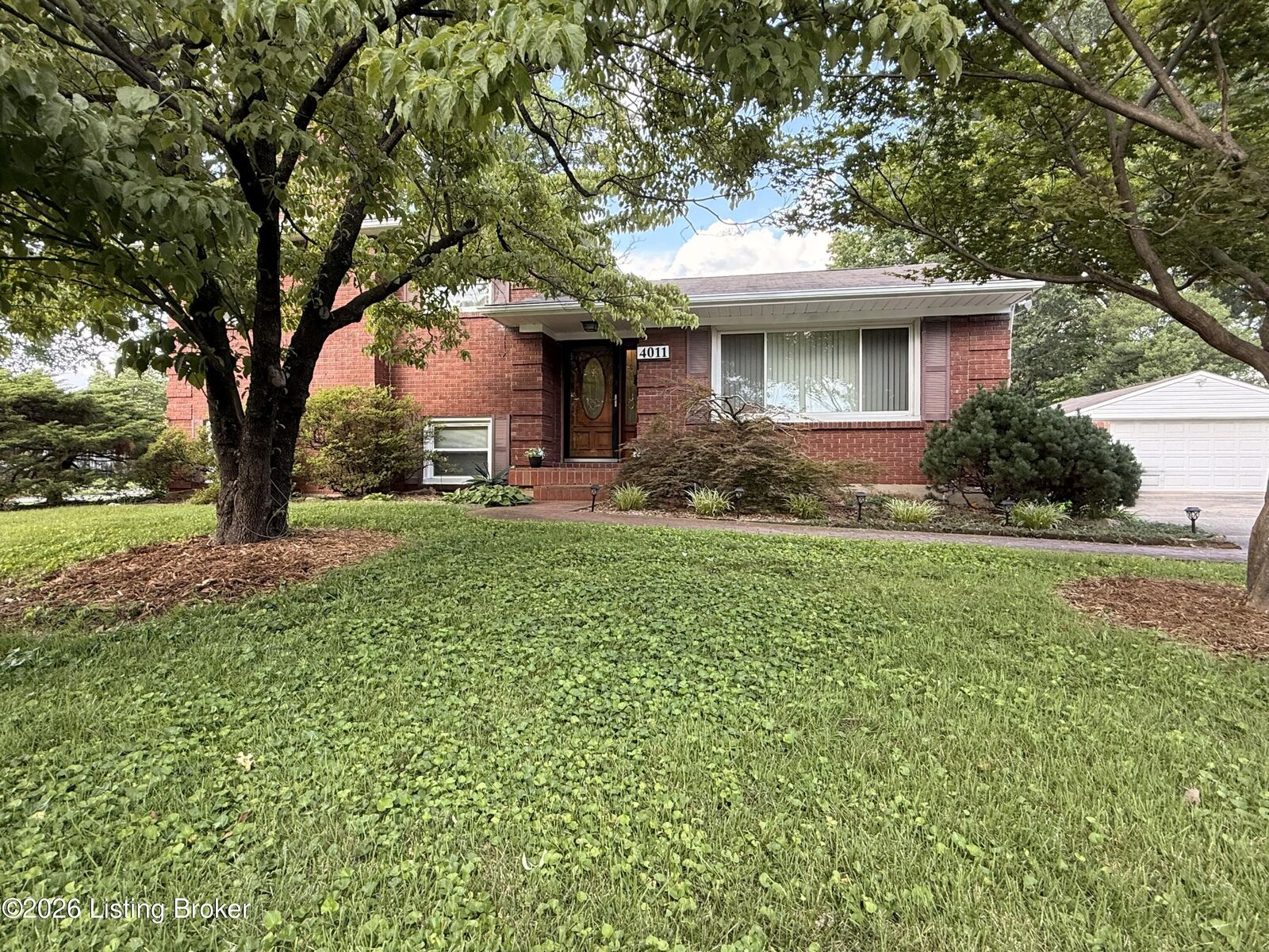 Property Photo: 4011 Mamaroneck Rd KY 40218