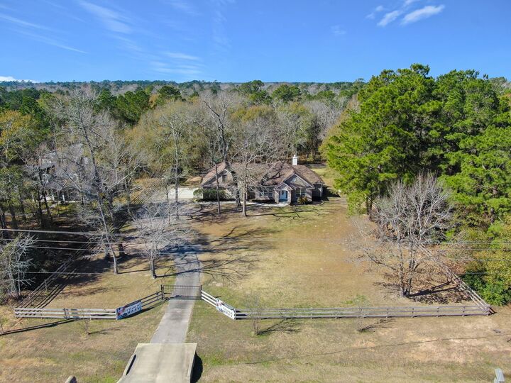 Property Photo: 104 Fish Creek Thoroughfare TX 77316