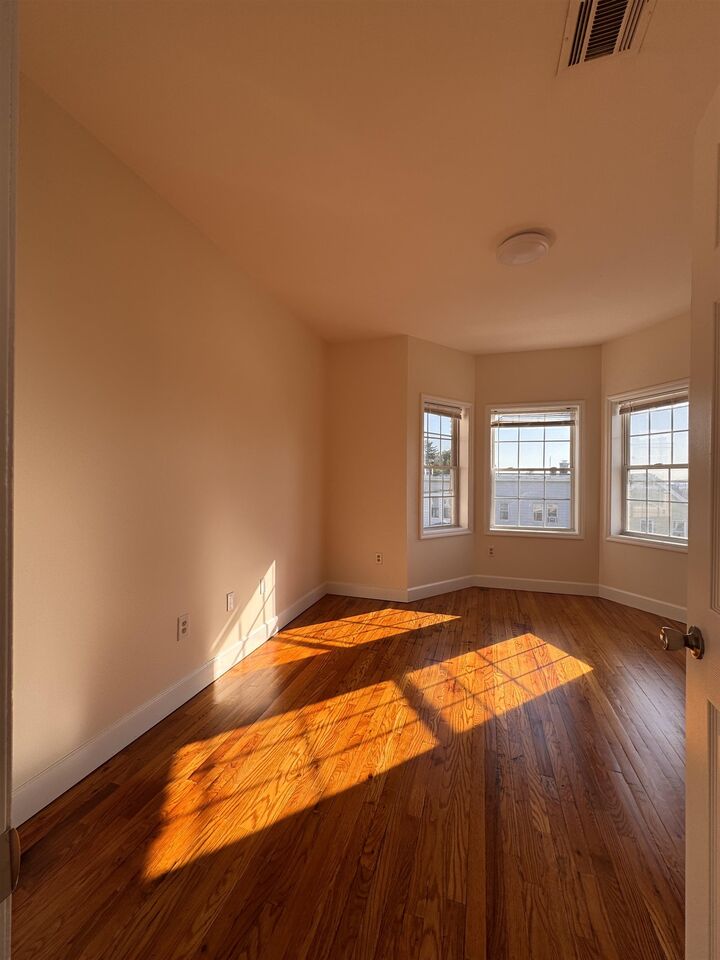 Property Photo:  226 Linden Ave 3L  NJ 07305 