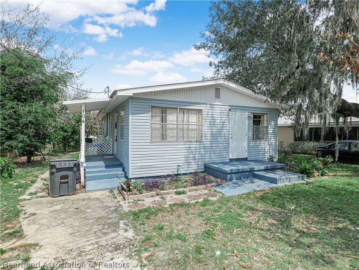 Property Photo:  104 N Glenwood Avenue  FL 33825 
