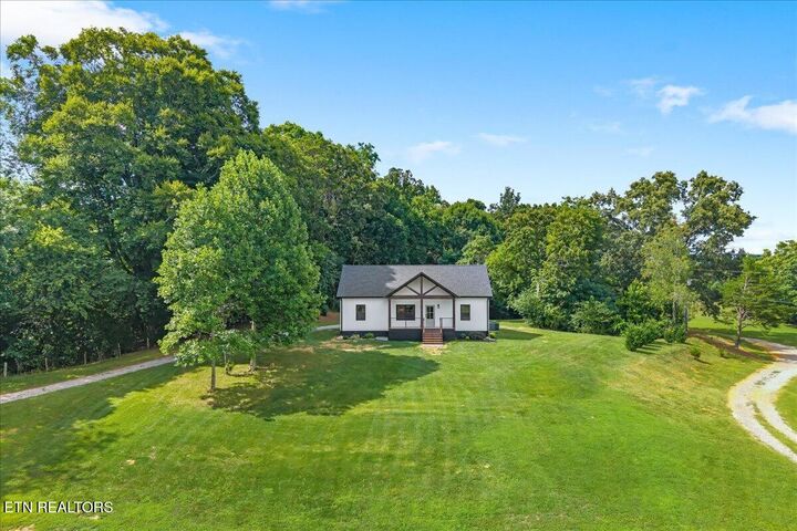 Property Photo:  225 Summit Rd  TN 37354 