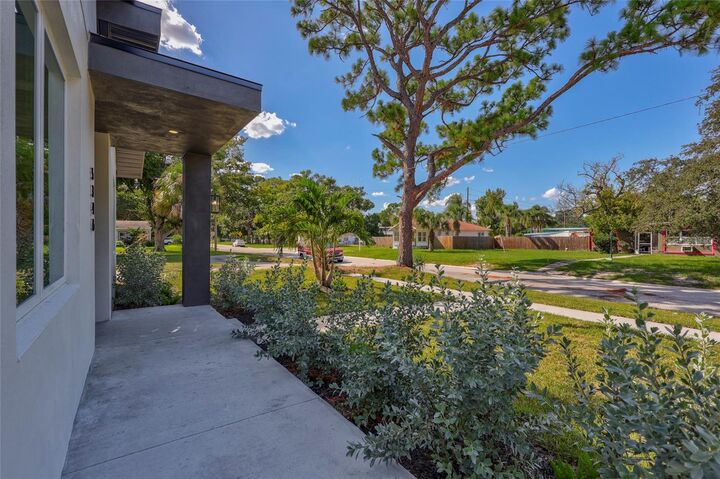 Property Photo: 5346 2nd Avenue S FL 33707