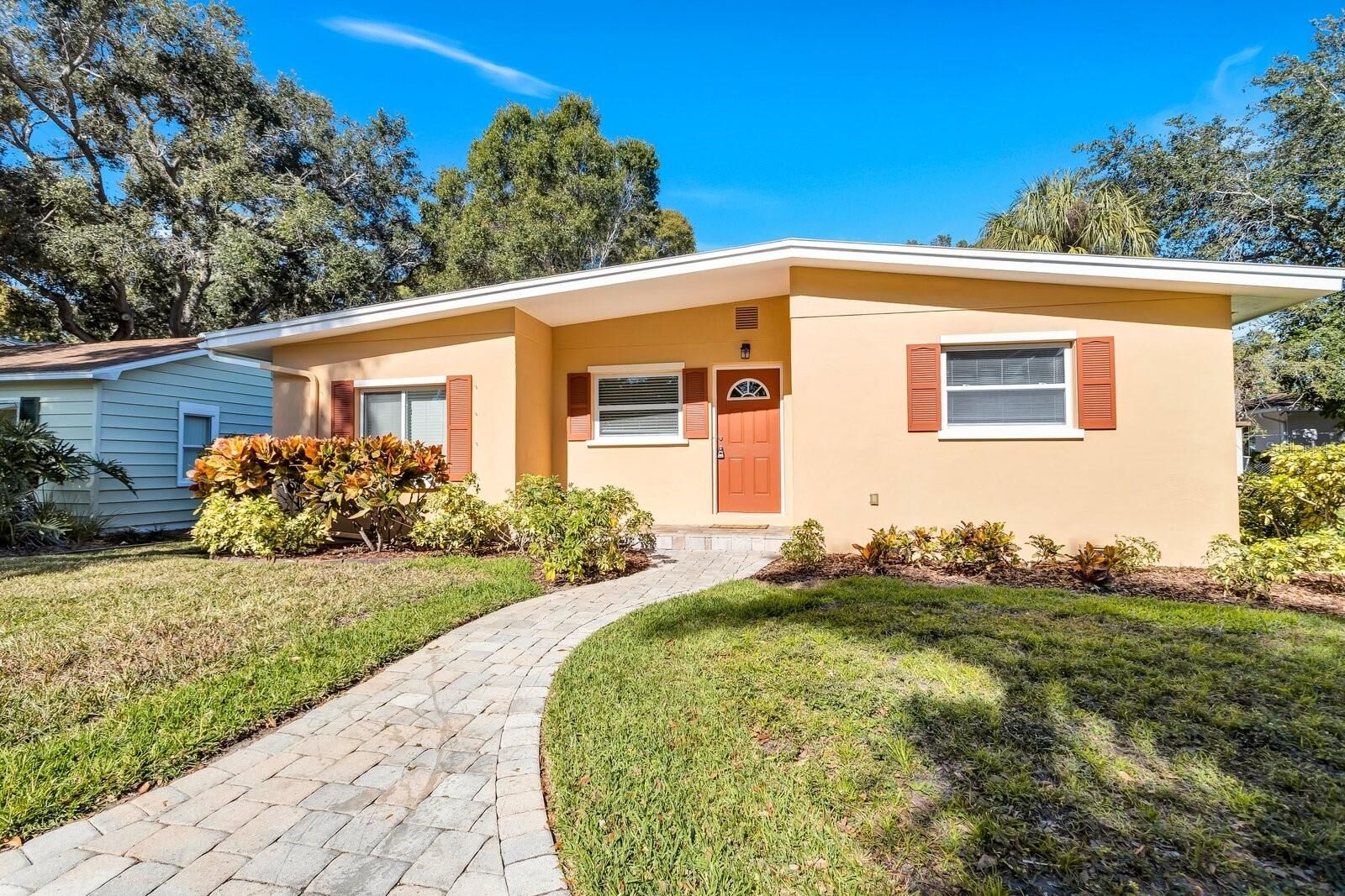 Property Photo: 5813 27th Avenue S FL 33707