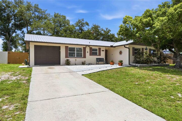 Property Photo:  3718 Woodmont Drive  FL 34232 